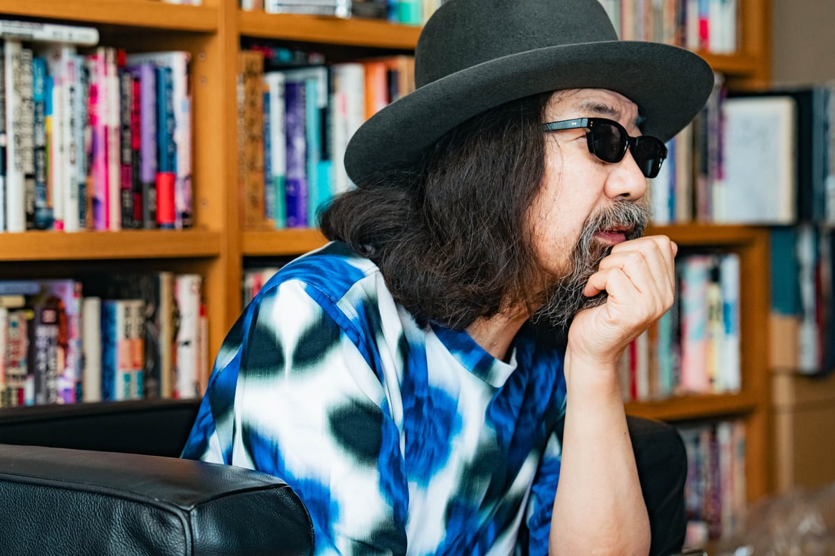 顎髭を触りながら話すみうらじゅん