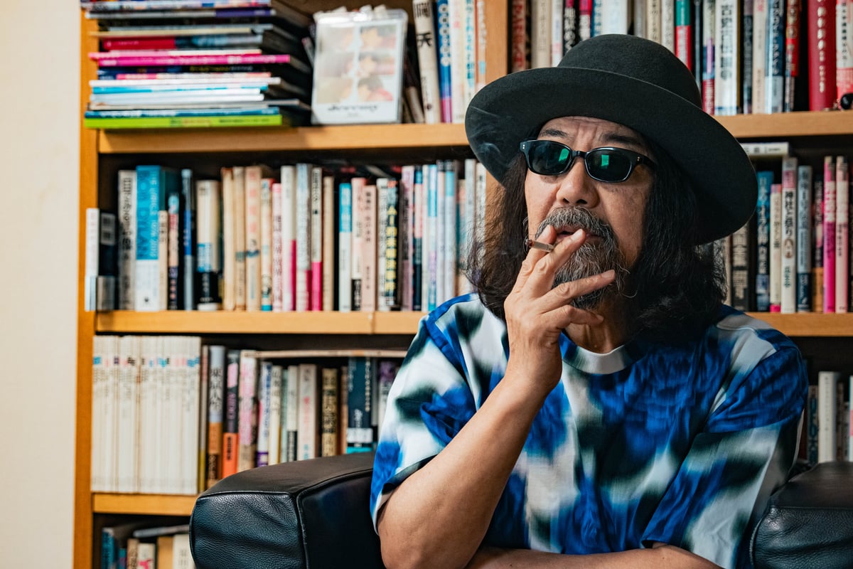 タバコを吸うみうらじゅん