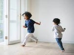下階から子どもの足音で苦情がきた！！ どんな対策を行うべき？