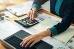 修繕積立金の勘定科目は？ 「修繕費」として計上する条件を解説
