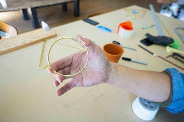 2本の真鍮で作る洒落顔DIY!インテリアを選ばず映えるプラントハンガー