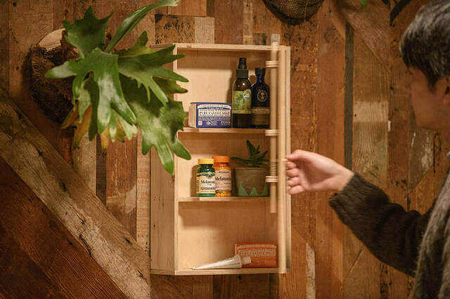 お部屋に春(スプリング)到来!バネを活用した技アリ収納棚をDIY