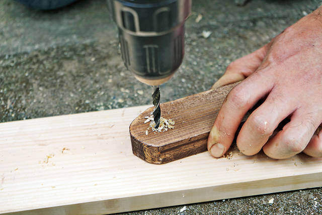 持ち運びも簡単なキャンプの味方!フォールディングテーブルをDIY!