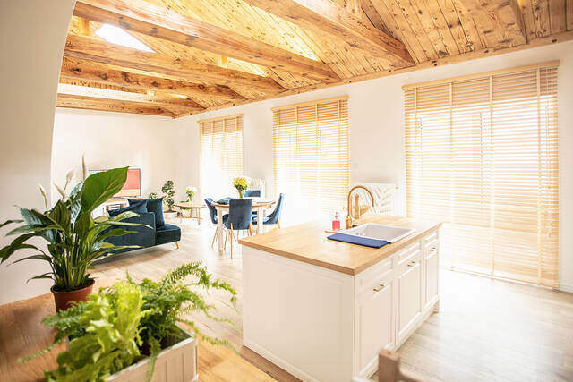 カーテンとブラインドはどっちがいいのか徹底比較!メリット・デメリットも解説