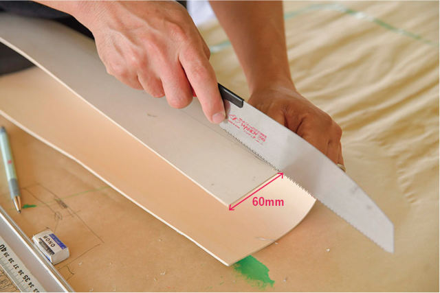 ベニヤ板曲げられるって知ってた?一枚の板でミニマルな壁掛けラックをDIY