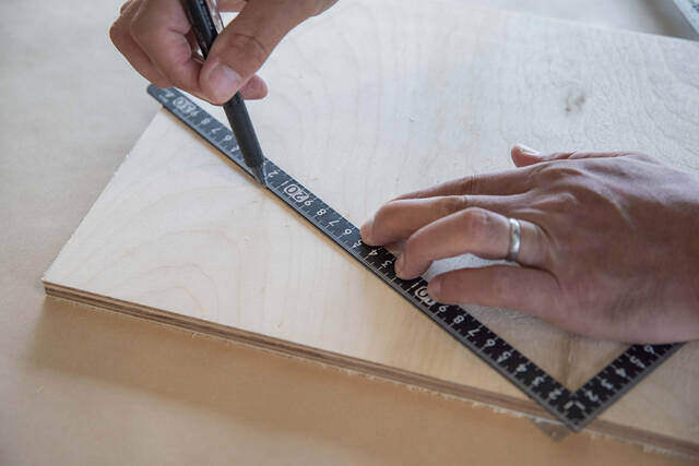 材料費3000円以下で家具作り!飾って片付くディスプレイラックをDIY!