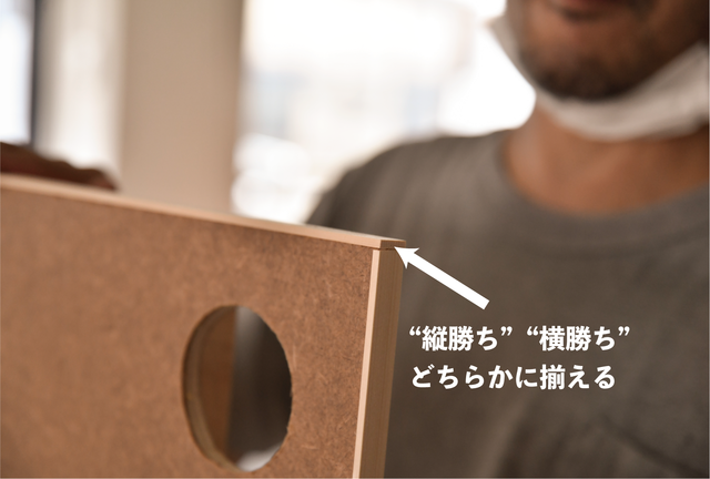 “膝の上”と書いて、オフィスと読む。キャンプチェアで働く快適デスクをDIY