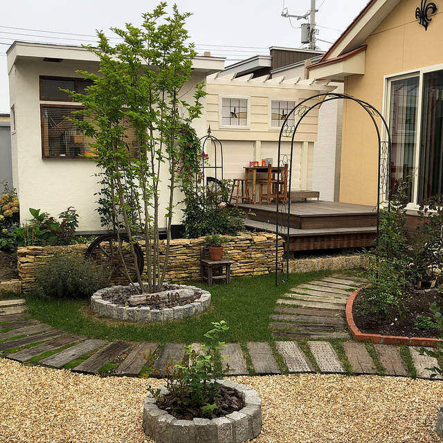 庭に砂利を敷きたい!化粧砂利の施工例とオシャレな庭作りのヒント