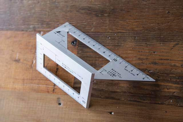 魅せて、映える、三段ラック!2つの木材でかんたんDIY!
