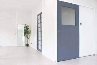 引き戸でも和室感ゼロ!?塗装と有孔ボードでモダンリメイク | カシワバラさんの暮らし。