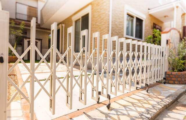 門扉リフォームで外構をオシャレに!設置のメリットや選び方、施工例を紹介