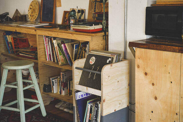 雑誌・植物これ一台！“大容量”で“飾れる”欲張りレコードラックをDIY