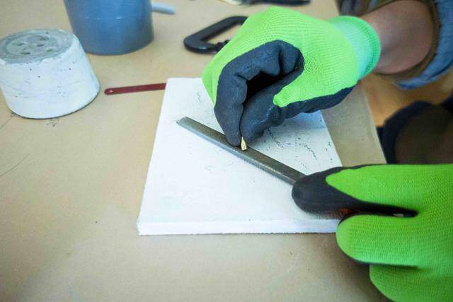 2本の真鍮で作る洒落顔DIY!インテリアを選ばず映えるプラントハンガー