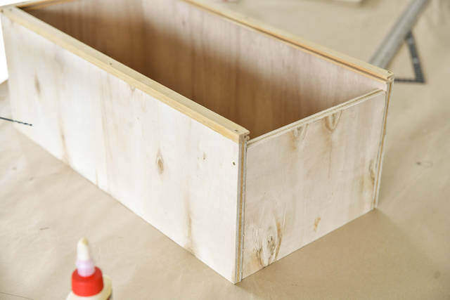 3つの木材で簡単スッキリ！開け閉め楽々なスライドドアラックをDIY！