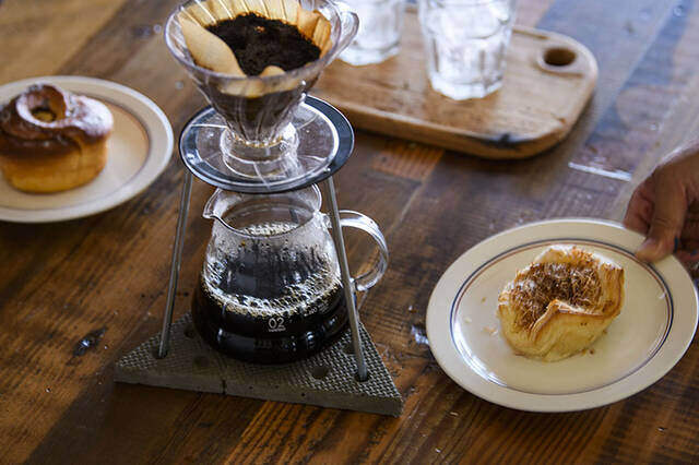 材料費は¥1000でOK。使い終わったマットで個性派ドリッパースタンドをDIY