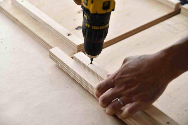 コードのゴチャつきスッキリ解決！収納上手なテレビ台をDIY！