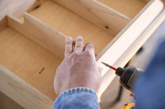 お部屋に春(スプリング)到来!バネを活用した技アリ収納棚をDIY