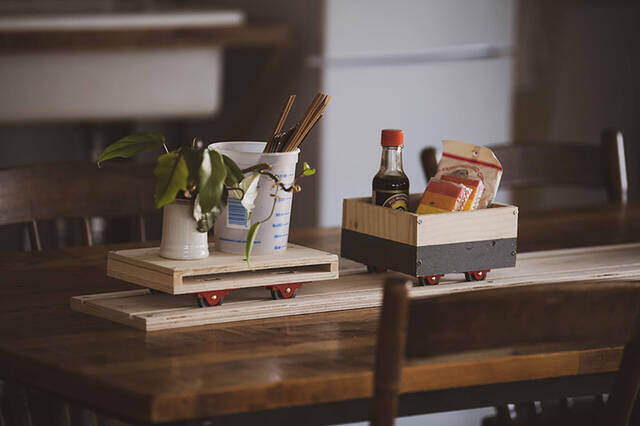 “動くインテリア”で快適おウチ時間!新感覚の可動式飾り棚をDIY