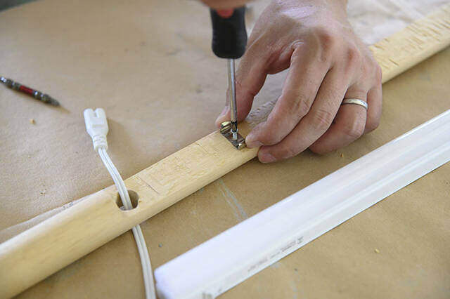 完成までたったの3ステップ！アジアを感じる“トタン屋根ランプ”をDIY