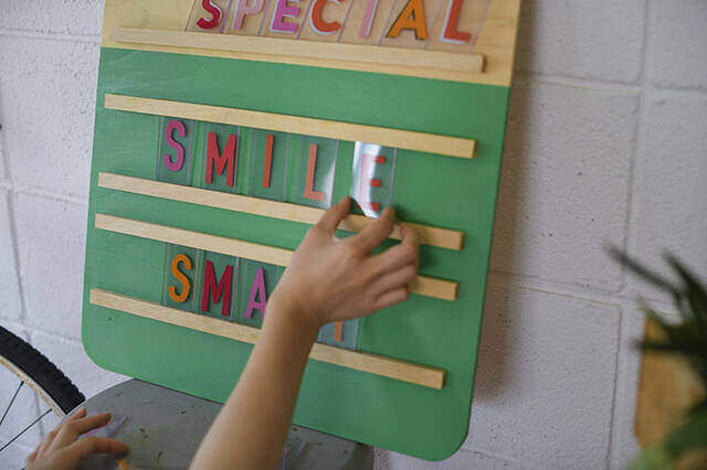 家族みんなで“言葉”を贈ろう！憧れおしゃれカフェ風飾れるメッセージボードをDIY