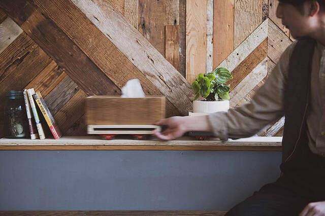 “動くインテリア”で快適おウチ時間!新感覚の可動式飾り棚をDIY