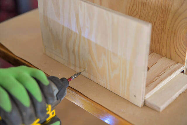 材料たった2つで玄関を格上げ!小物も吊るせる“多目的傘かけ”をDIY