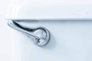 トイレレバーの交換や修理は自分でできる？レバーの交換方法と目安の費用 | DIYer(s)│リノベと暮らしとDIY。