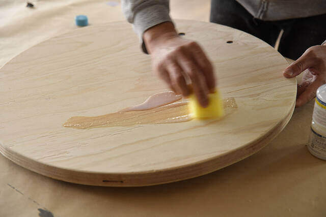 この脚、材料は