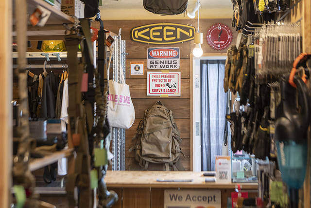 男心、ど真ん中直撃！激レア満載のギアショップへワクワク潜入