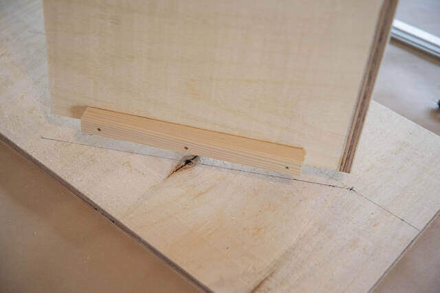 材料費3000円以下で家具作り!飾って片付くディスプレイラックをDIY!