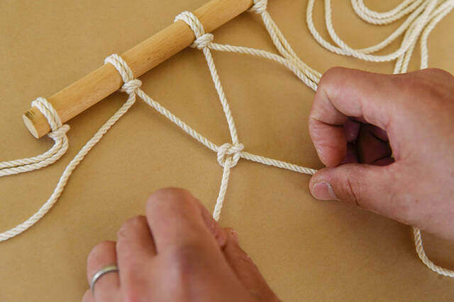 収納難民大歓喜!!コンパクト&便利な壁面収納を“アレ”で作る!