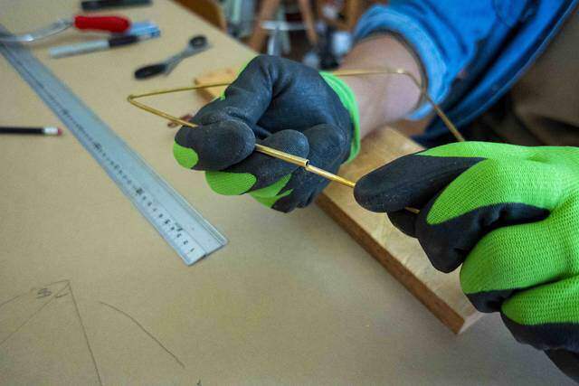 2本の真鍮で作る洒落顔DIY!インテリアを選ばず映えるプラントハンガー