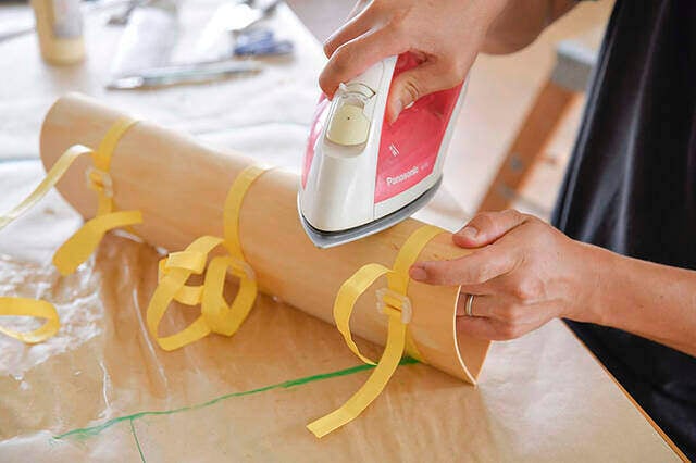 ベニヤ板曲げられるって知ってた？一枚の板でミニマルな壁掛けラックをDIY