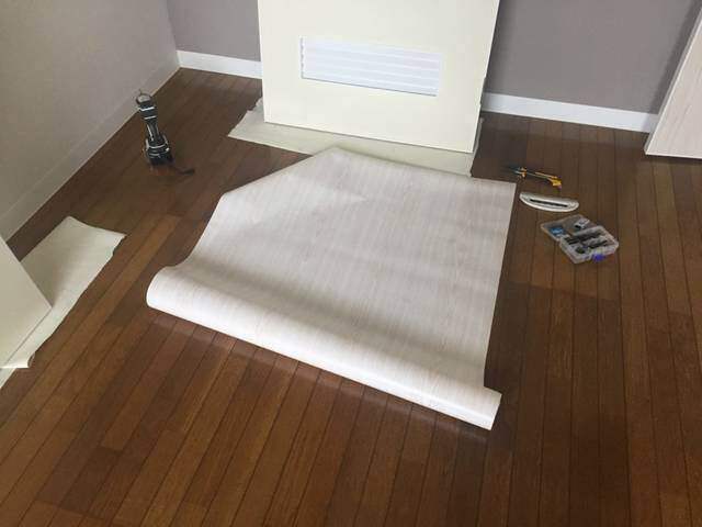 貼ってはがせる！室内ドアの壁紙張り替えにDIYで挑戦！