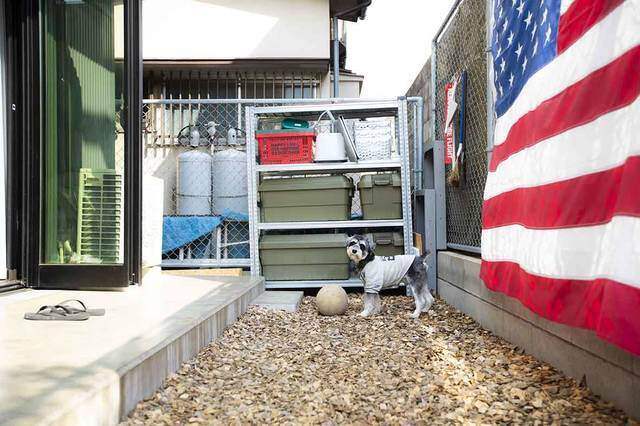 古材とエイジングで作るインテリア。アメリカを感じるキューブハウス