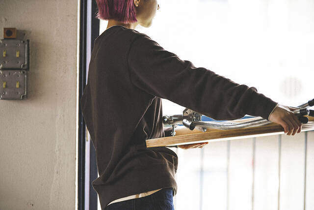 この脚、材料は