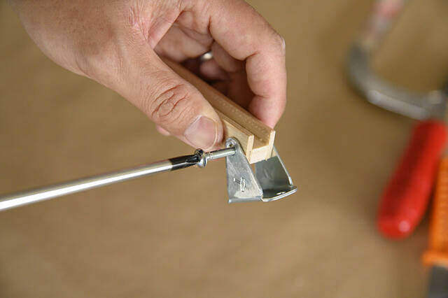 釣り用品の思わぬ活用法!?憧れの壁付けアームライトをDIY