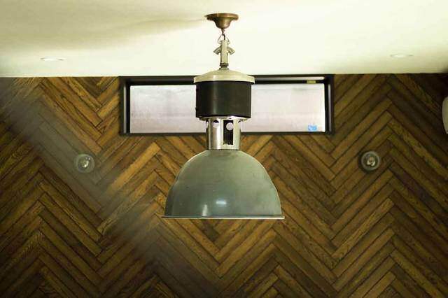 古材とエイジングで作るインテリア。アメリカを感じるキューブハウス