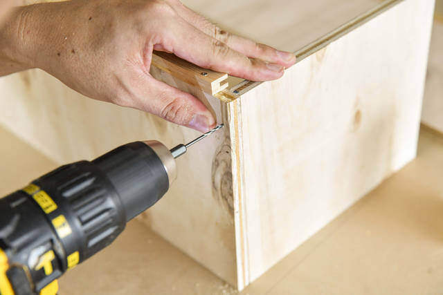 3つの木材で簡単スッキリ!開け閉め楽々なスライドドアラックをDIY!