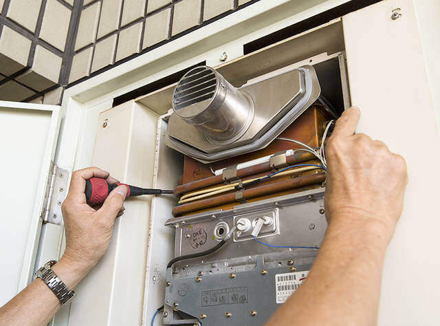 お風呂の給湯器、寿命や交換のサインとは？費用の目安もご紹介！