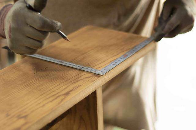 たった4枚の板でベンチが完成！侘び寂びを感じる和モダン家具