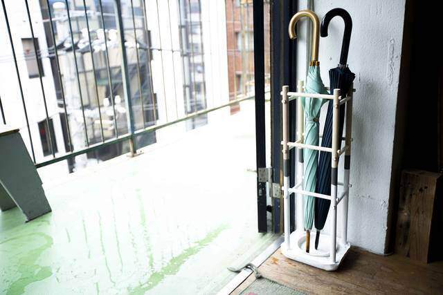 丸棒×セメントで作るDIY傘立て!自宅の玄関サイズにオーダーメイド