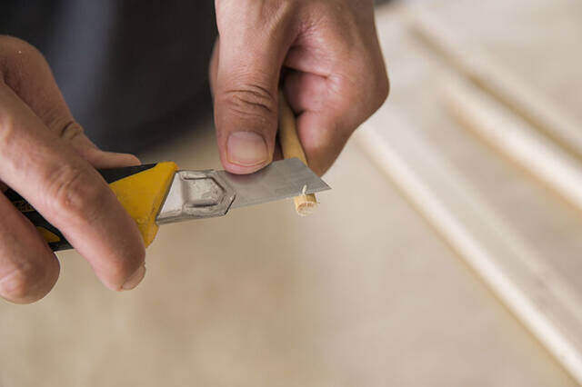 “仕舞えるだけ”の収納で満足?汚れも防げる超快適サイドテーブルをDIY