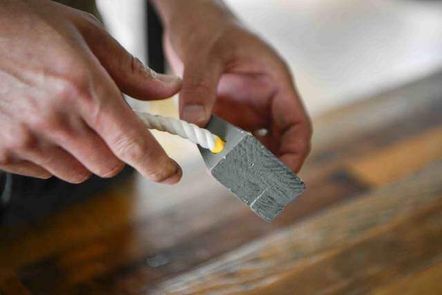 余っていたペンキで塗装してオシャレに仕上げたいと思います。