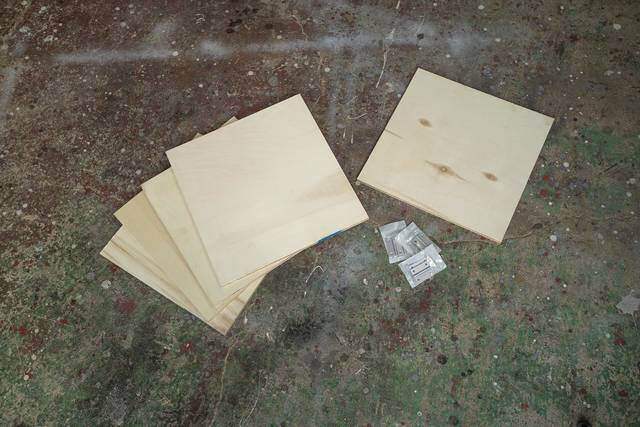 3cmの隙間にすっぽり収納!パタパタ折りたためるスツールをDIY!