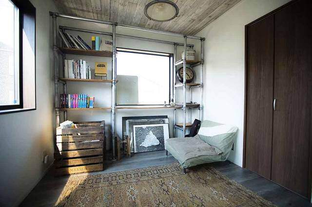 古材とエイジングで作るインテリア。アメリカを感じるキューブハウス