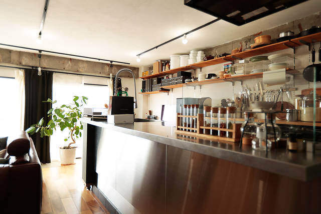 趣味が高じた2.7mのアイランドキッチンが部屋の主役！