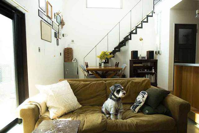 古材とエイジングで作るインテリア。アメリカを感じるキューブハウス