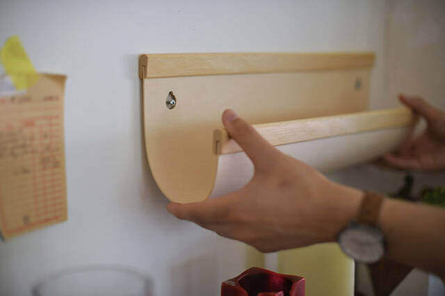 ベニヤ板曲げられるって知ってた?一枚の板でミニマルな壁掛けラックをDIY