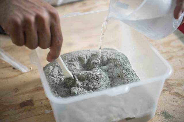 丸棒×セメントで作るDIY傘立て!自宅の玄関サイズにオーダーメイド